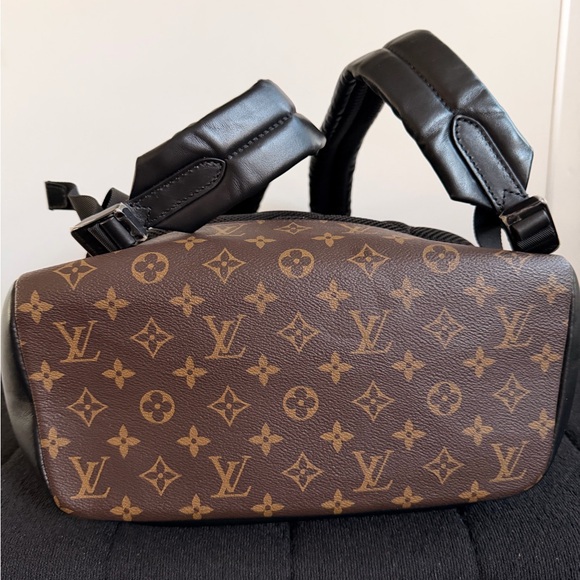 Louis Vuitton Retired Dean Backpack - Picture 5 of 12